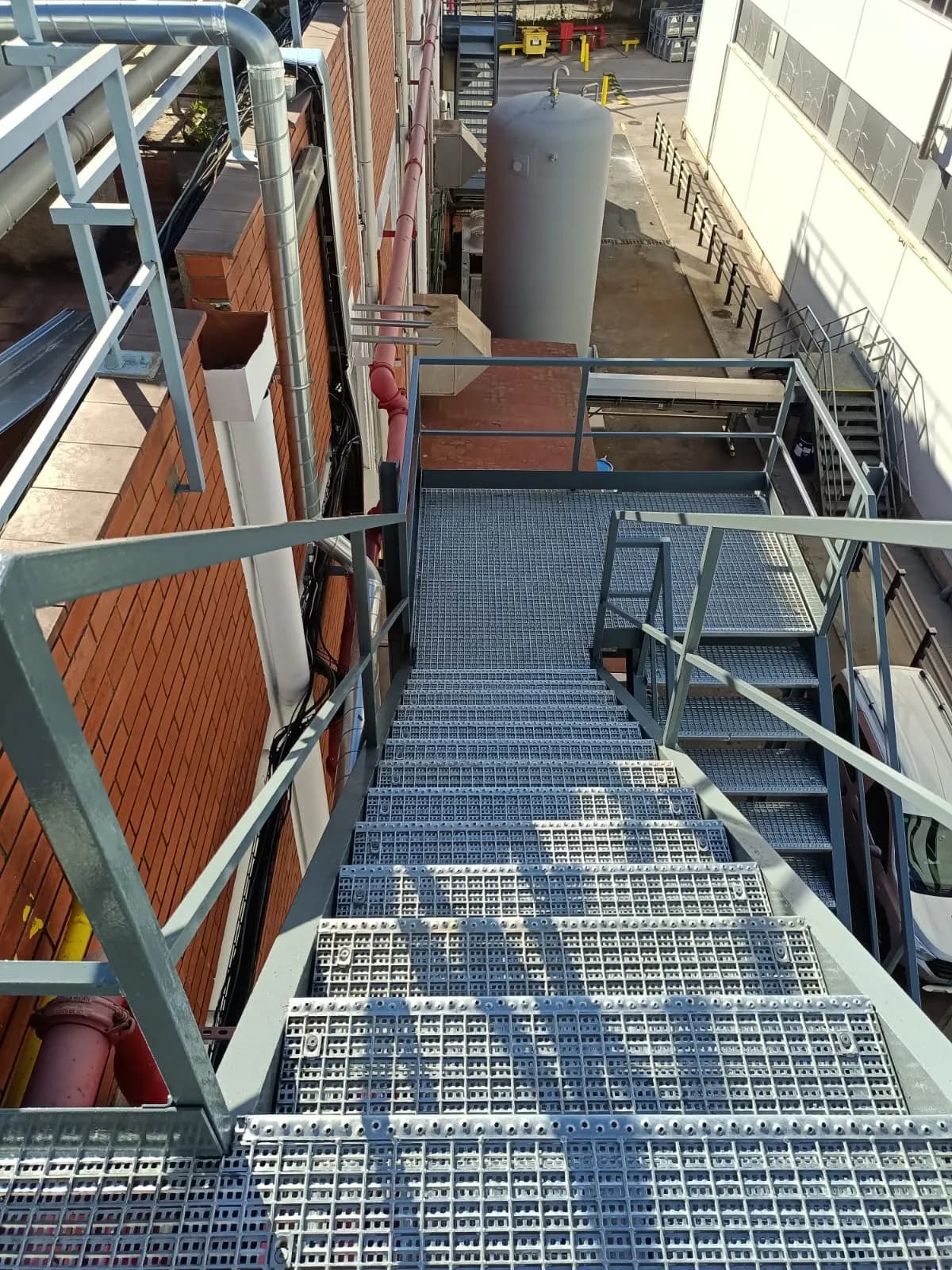 Estructura de escalera industrial Corbion Montmeló